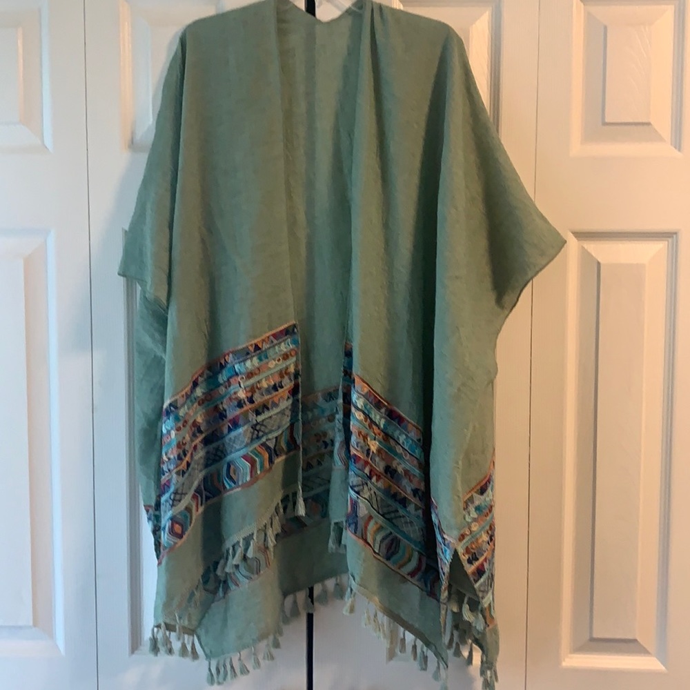 O/S Women’s Embroidered Kimono